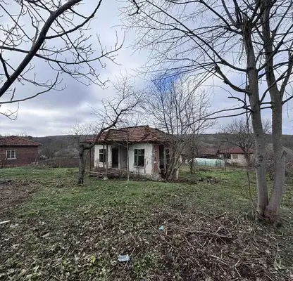 Снимка 2 — Къща във Варна, с. Гроздьово
