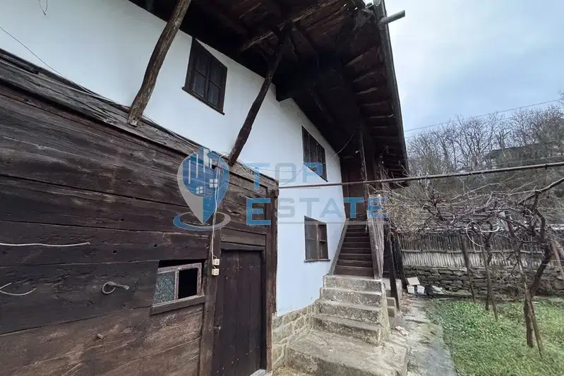 Къща във Велико Търново, Елена