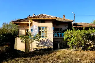Къща във Велико Търново, с. Хотница
