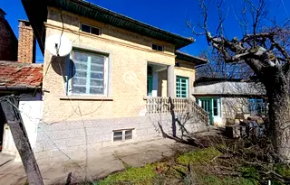 Къща във Велико Търново, с. Хотница