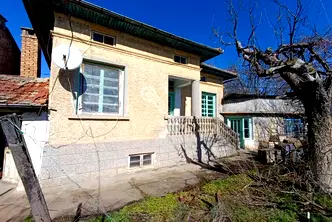 Къща във Велико Търново, с. Хотница