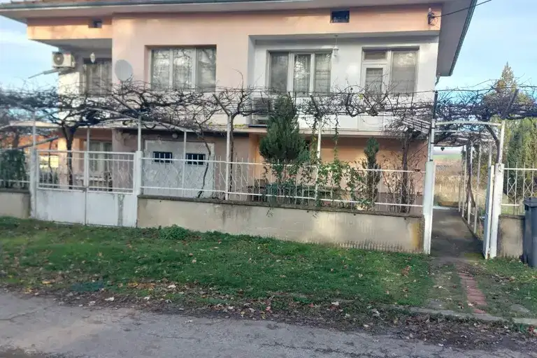 Къща във Велико Търново, с. Мирово