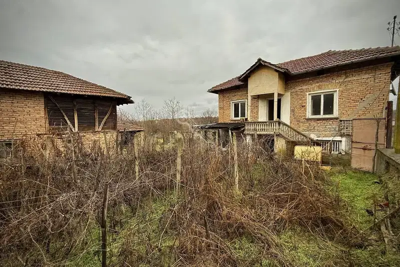 Къща с 4 стаи в с. Овча могила, област Велико Търново