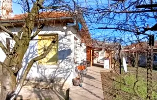 Къща във Велико Търново, с. Ресен