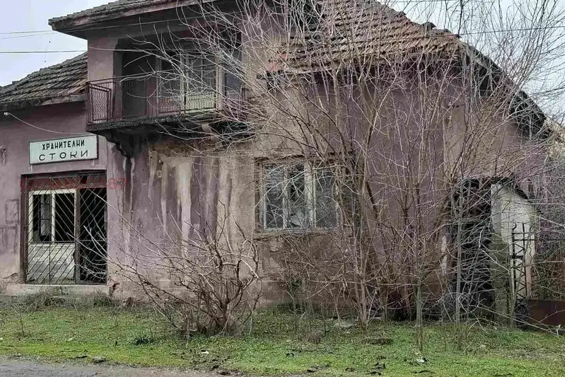 Къща във Враца, с. Гложене