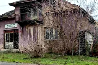 Къща във Враца, с. Гложене