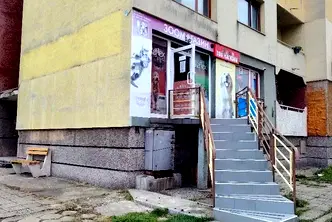 Магазин в Перник, Изток