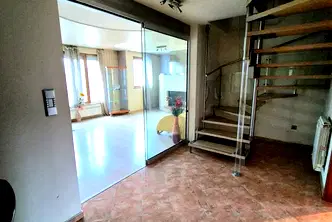 Просторен обзаведен мезонет с три спални в Гръцка махала, Варна
