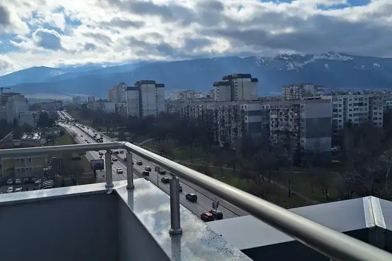 Просторен мезонет с гледка към Витоша в Младост 3