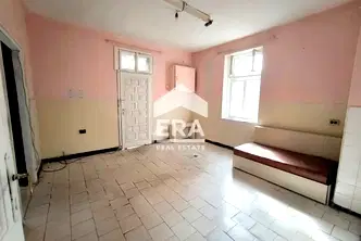 Многостаен апартамент в Хасково, Училищни