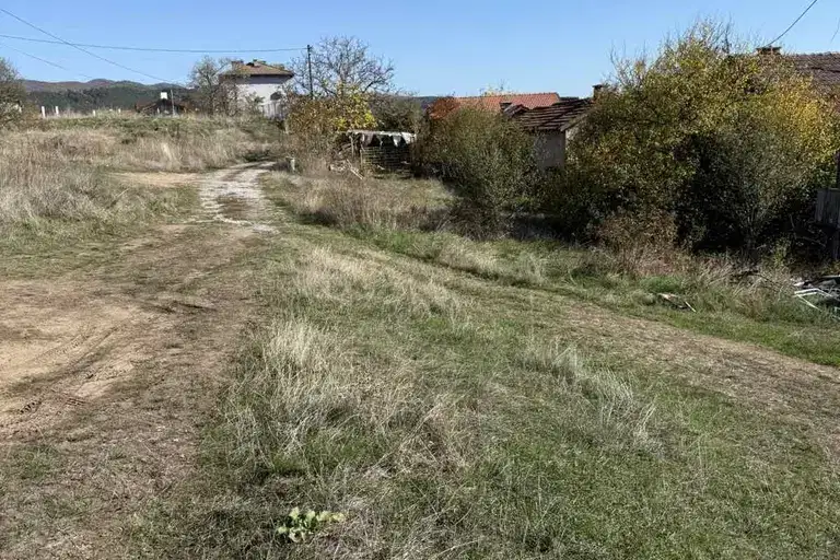 Plot in Novi Iskyr