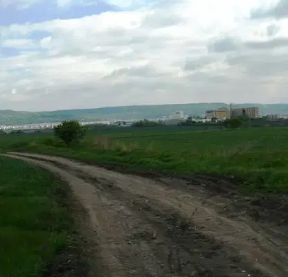 Photo 2 — Plot in Topoli