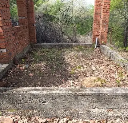Photo 4 — Plot in Lozen