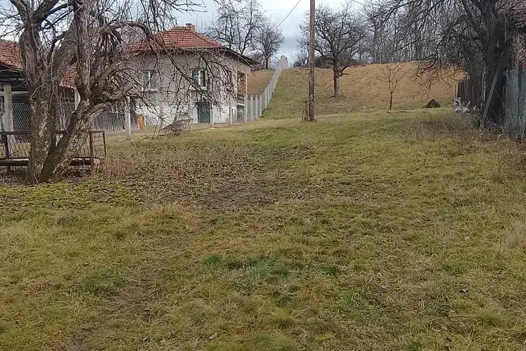 Plot in Pernik, Cyrkva