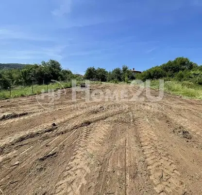 Photo 3 — Plot in Pernik, Iztok