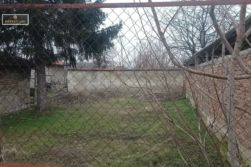 Plot in Ruse, Rodina 3