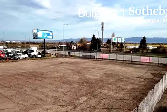 Парцел в София, Враждебна