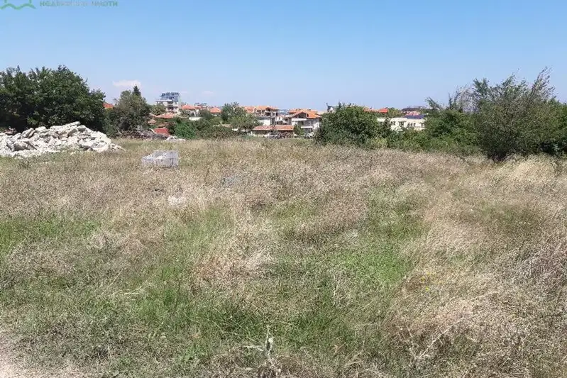 Парцел в Бургас, Обзор
