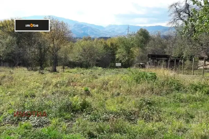 Plot in Oblast Lovech, Aprilci