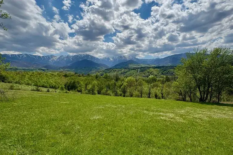Plot in Oblast Lovech, Aprilci