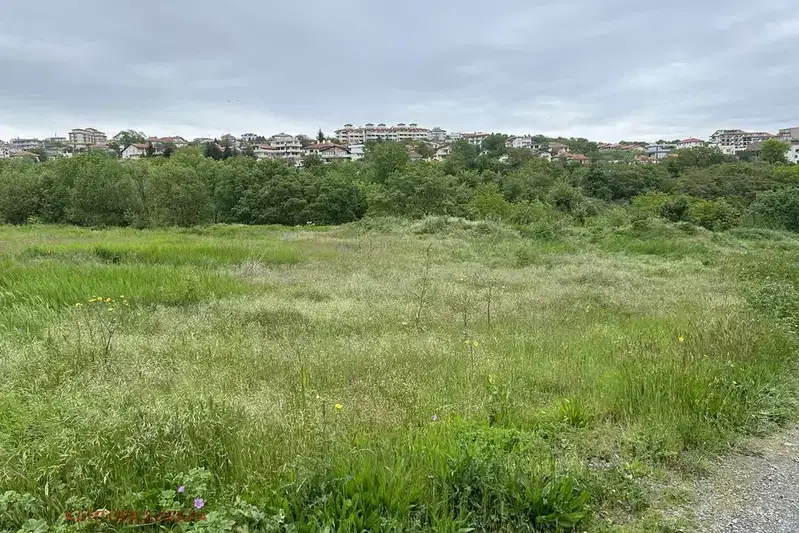 Парцел във Варна, Бяла