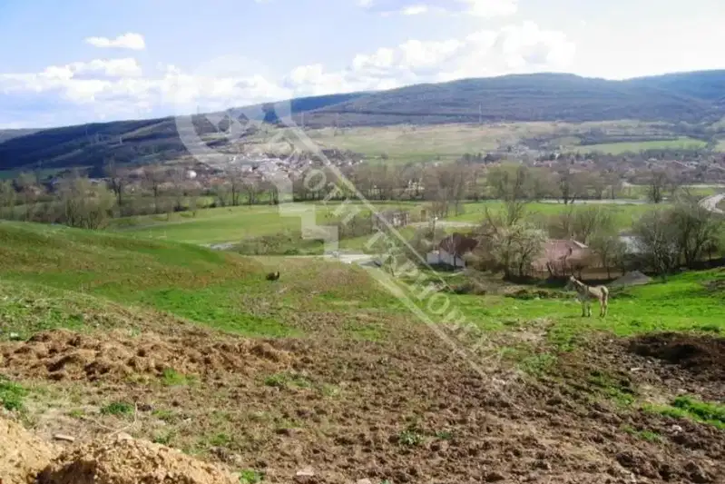 Парцел във Велико Търново, с. Леденик