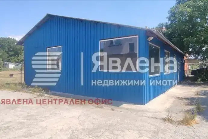 Промишлена сграда в Нови Искър