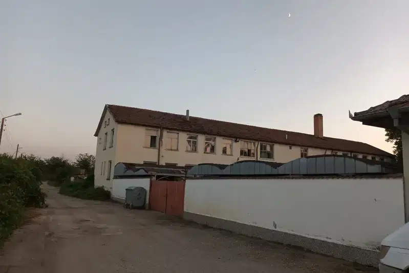 Промишлена сграда в Благоев, Широк център