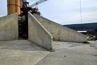 Промишлена сграда в Добрич, к.к. Албена