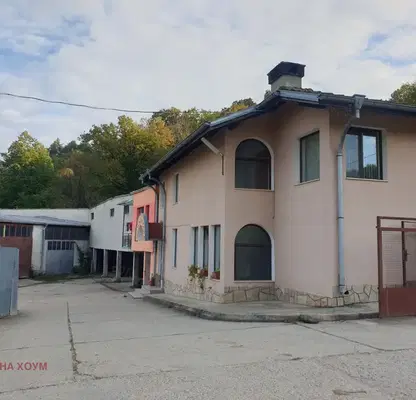 Снимка 3 — Промишлена сграда в Ловеч, Троян