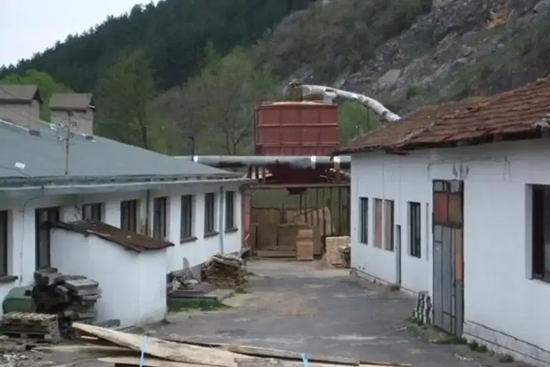 Industrial Building in Oblast Lovech, Lesidren