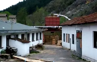 Промишлена сграда в Ловеч, с. Лесидрен