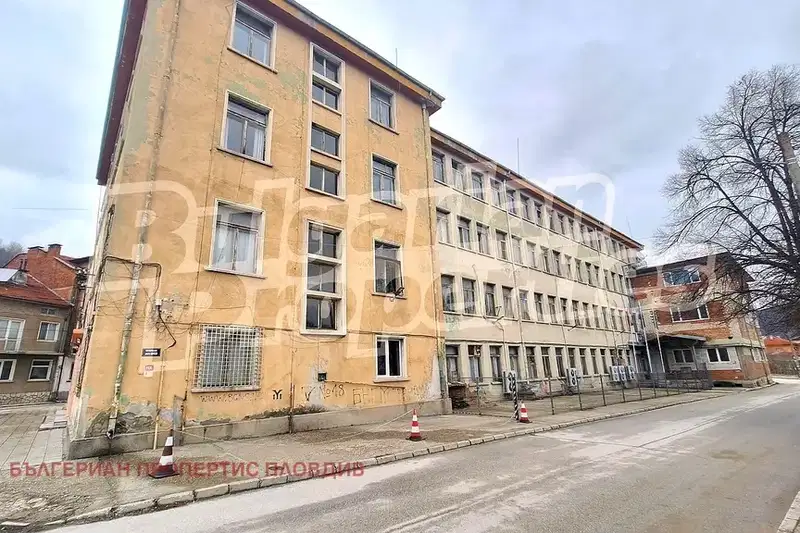 Industrial Building in Oblast Pazardjik, Batak