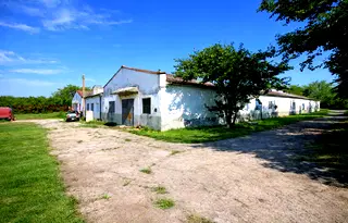 Промишлена сграда във Варна, с. Млада гвардия
