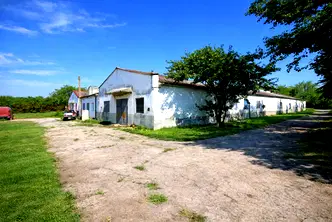 Промишлена сграда във Варна, с. Млада гвардия