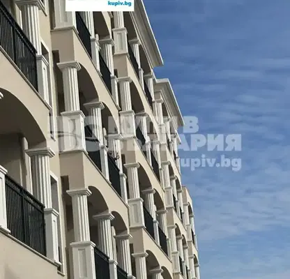 Снимка 2 — Тристаен апартамент в к.к. Св.Св. Константин и Елена