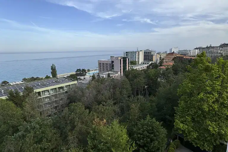 Тристаен апартамент в к.к. Златни пясъци