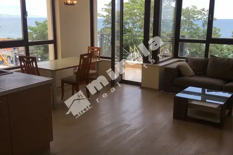 3-bedroom apartment in Zlatni Pyasyci