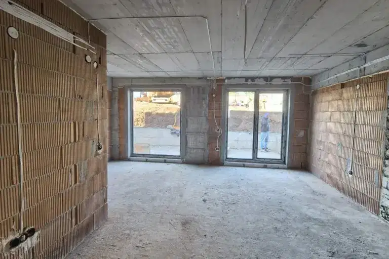 Тристаен апартамент в Банкя
