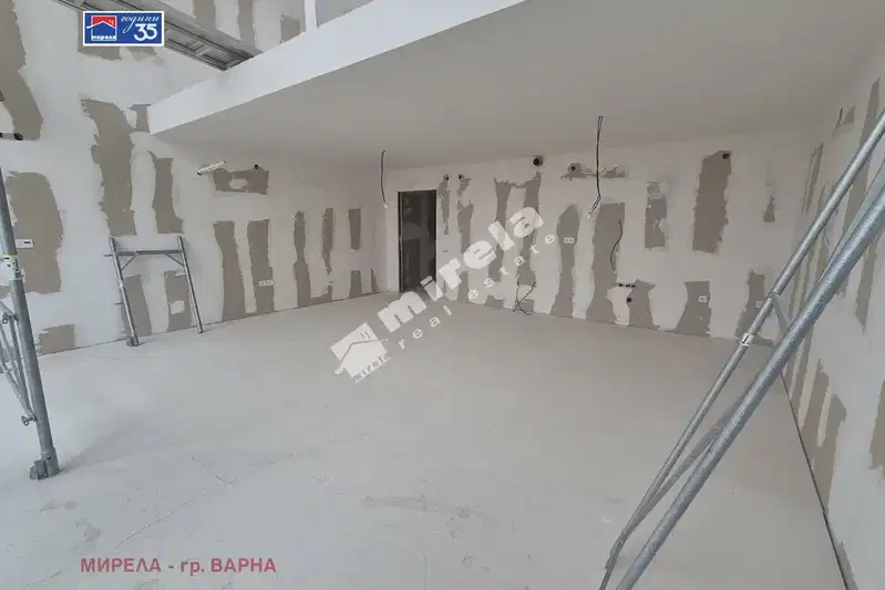 Тристаен апартамент с двор в к.к. Златни пясъци, Варна