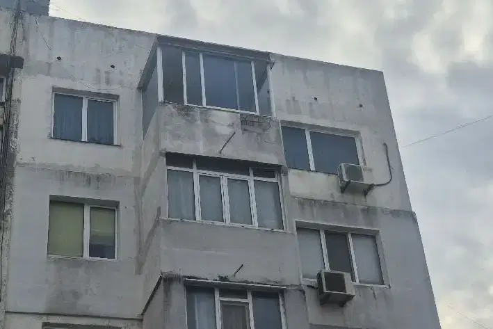 Тристаен апартамент в Аспарухово с две тераси
