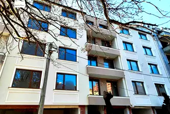 Тристаен апартамент с източно изложение и гледка в Банишора, София