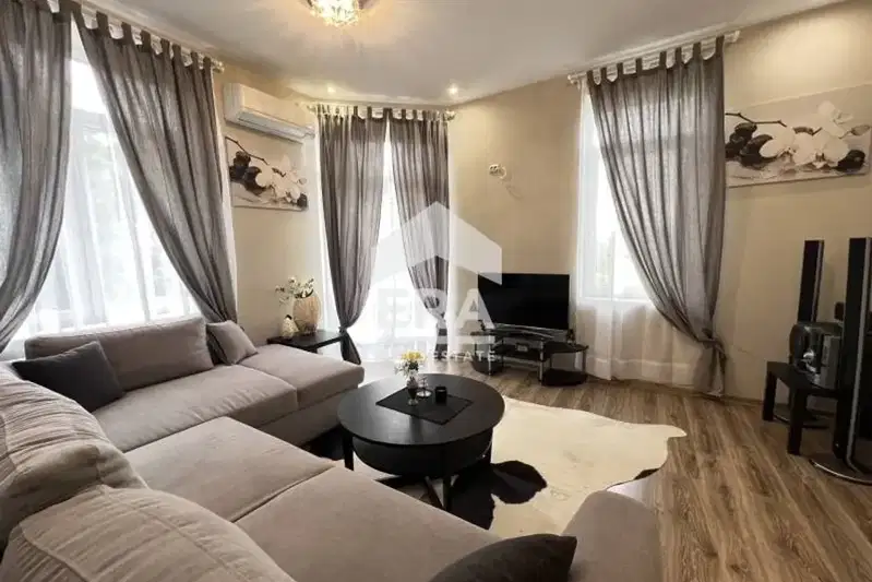 Тристаен апартамент в София, Банишора