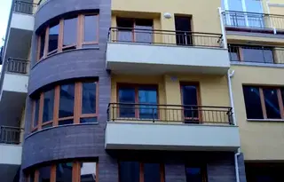 Тристаен апартамент с две тераси в Левски, Варна