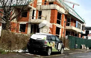 Южен тристаен апартамент с високи тавани в Бояна, София