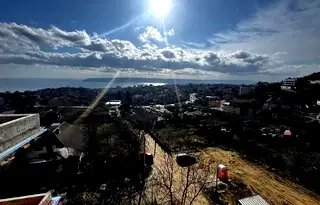 Просторен 3-стаен апартамент с панорамна гледка в Бриз, Варна