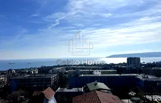 Тристаен апартамент с морска панорама в Бриз, Варна