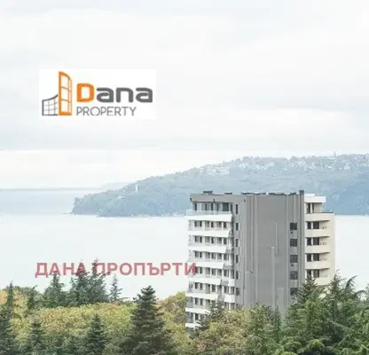 Снимка 2 — Тристаен апартамент с морска панорама и южно изложение в Бриз
