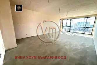 Просторен 3-стаен апартамент с морска панорама в Бриз, Варна