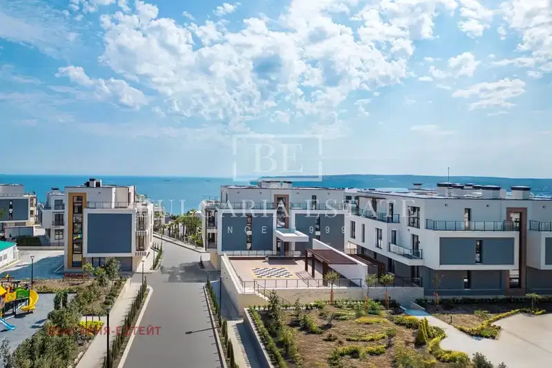 Просторен 3-стаен апартамент с морска панорама в Бриз, Варна